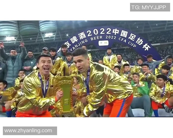足球巨星与团队荣耀：球员如何带领球队夺得梦寐以求的冠军奖杯
